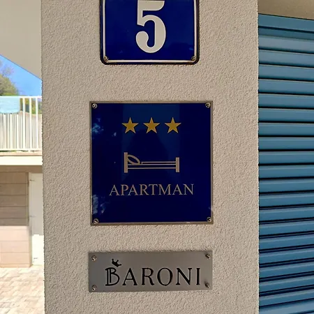 Baroni * Pinezići